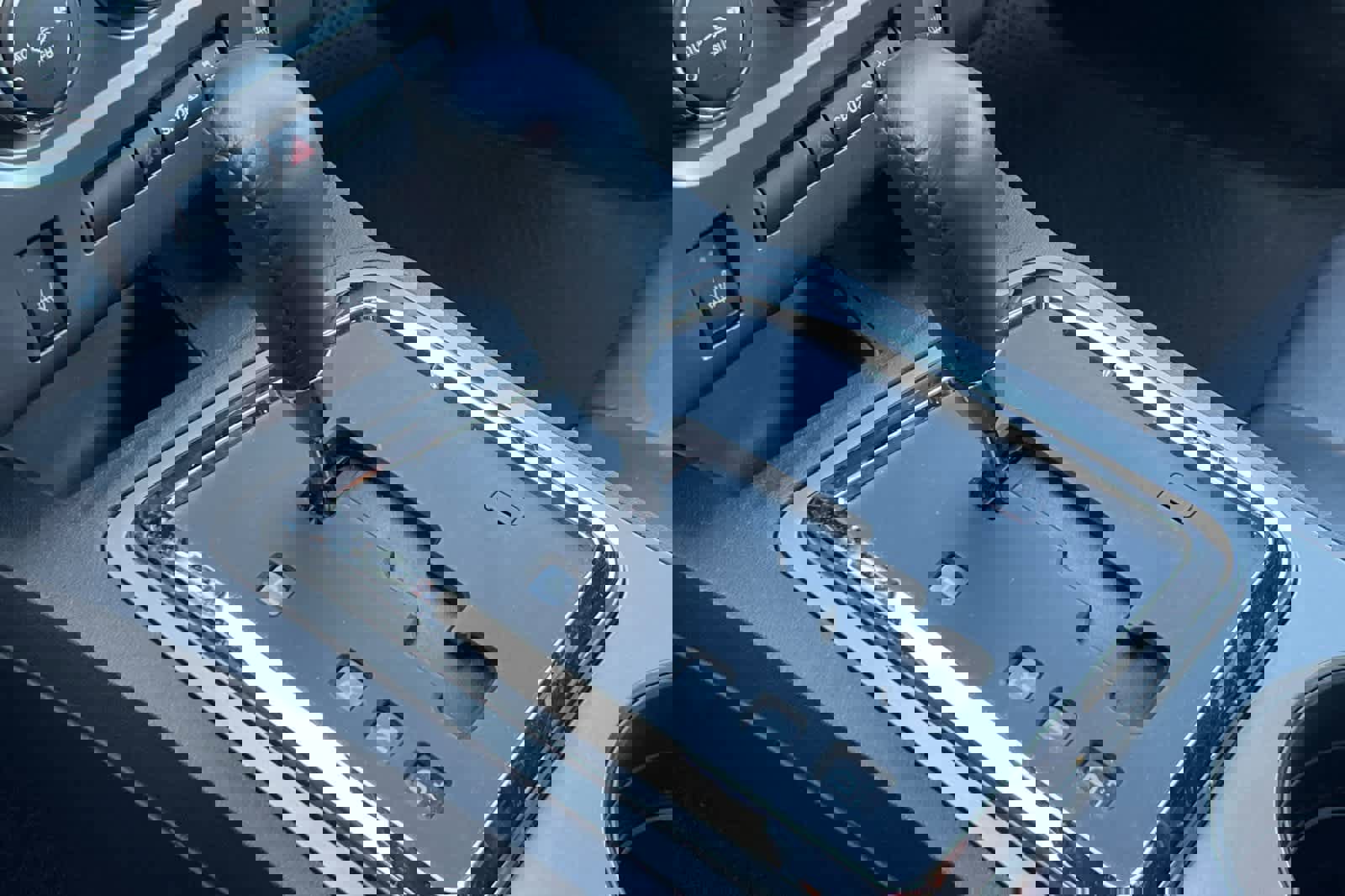 Used 2014 Dodge Challenger SXT image 23