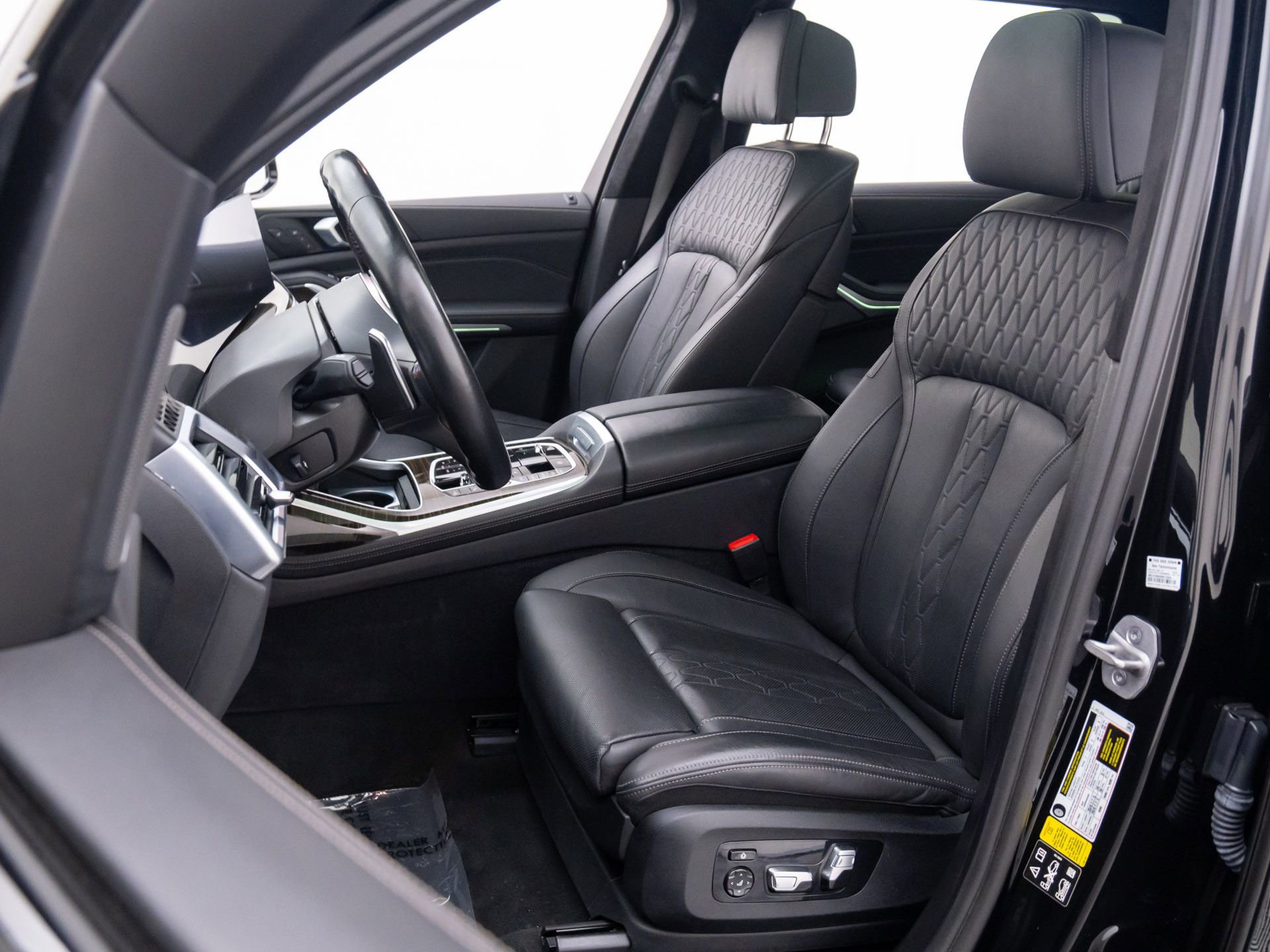 Used 2024 BMW X7 M60i w/ Executive Package image 15