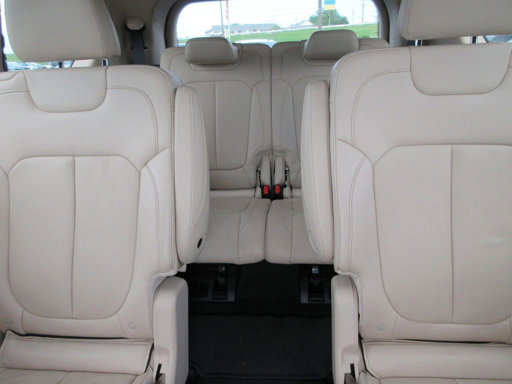 Used 2022 Jeep Grand Cherokee L Limited w/ Black Appearance Package AWD/4WD image 21