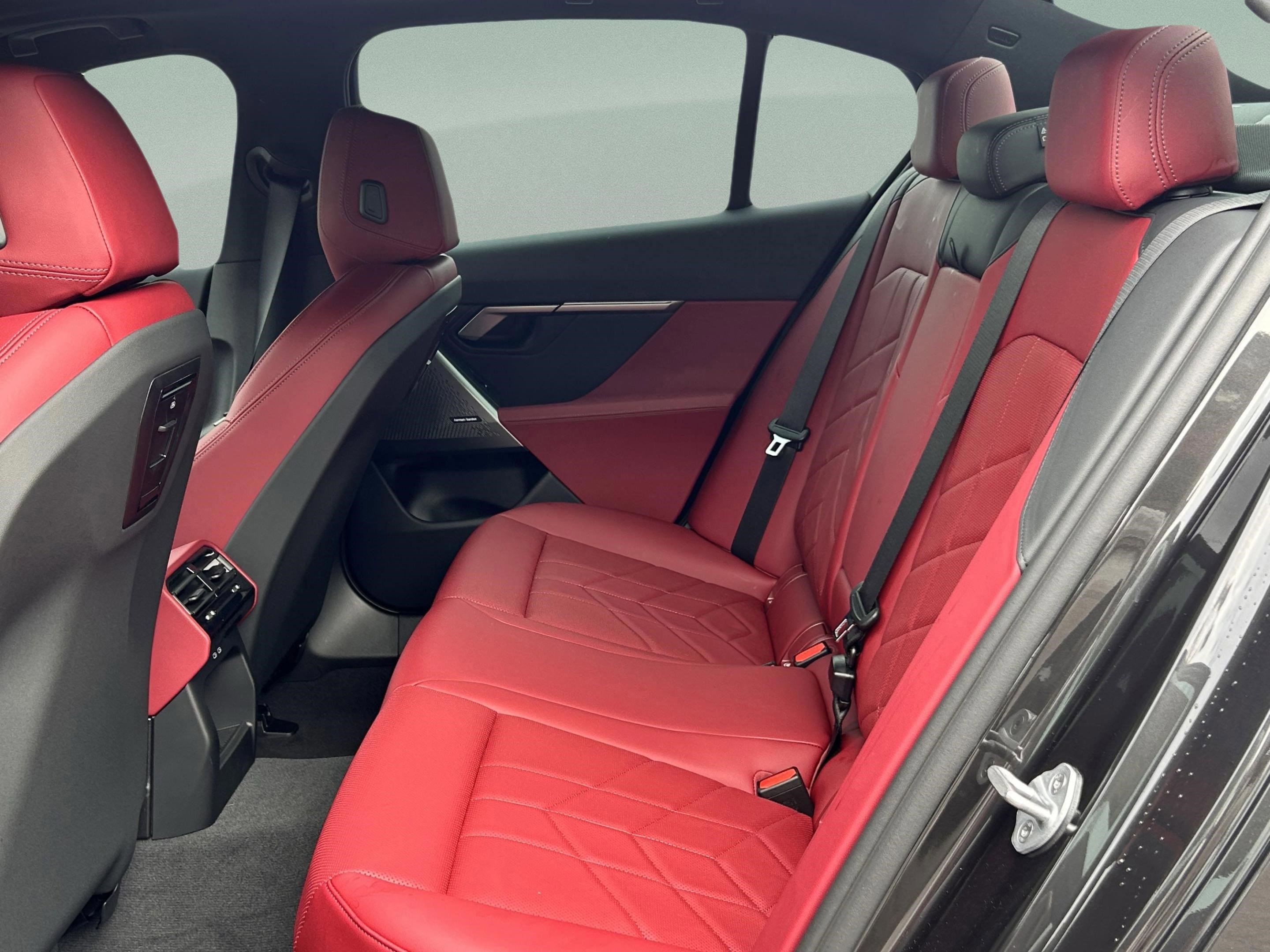 Used 2025 BMW 530i xDrive 530i xDrive w/ M Sport Package image 26