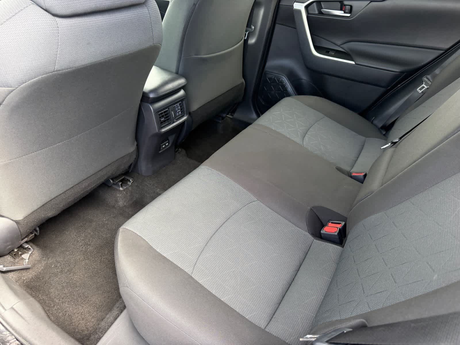 Used 2025 Toyota RAV4 XLE FWD image 27