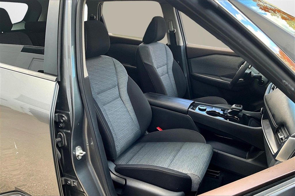 Used 2023 Nissan Rogue SV image 29