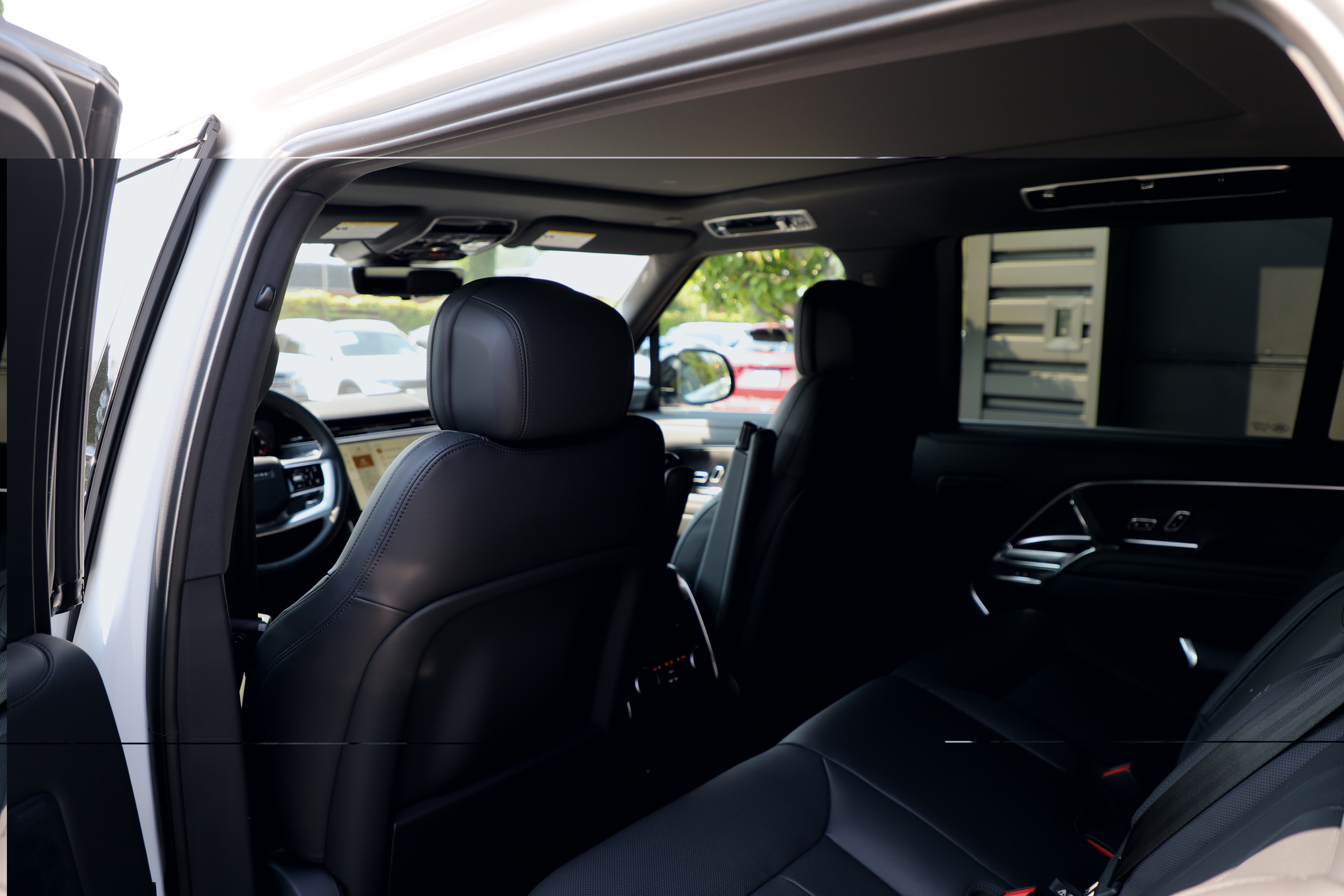 New 2026 Land Rover Range Rover Long Wheelbase SE AWD/4WD image 15