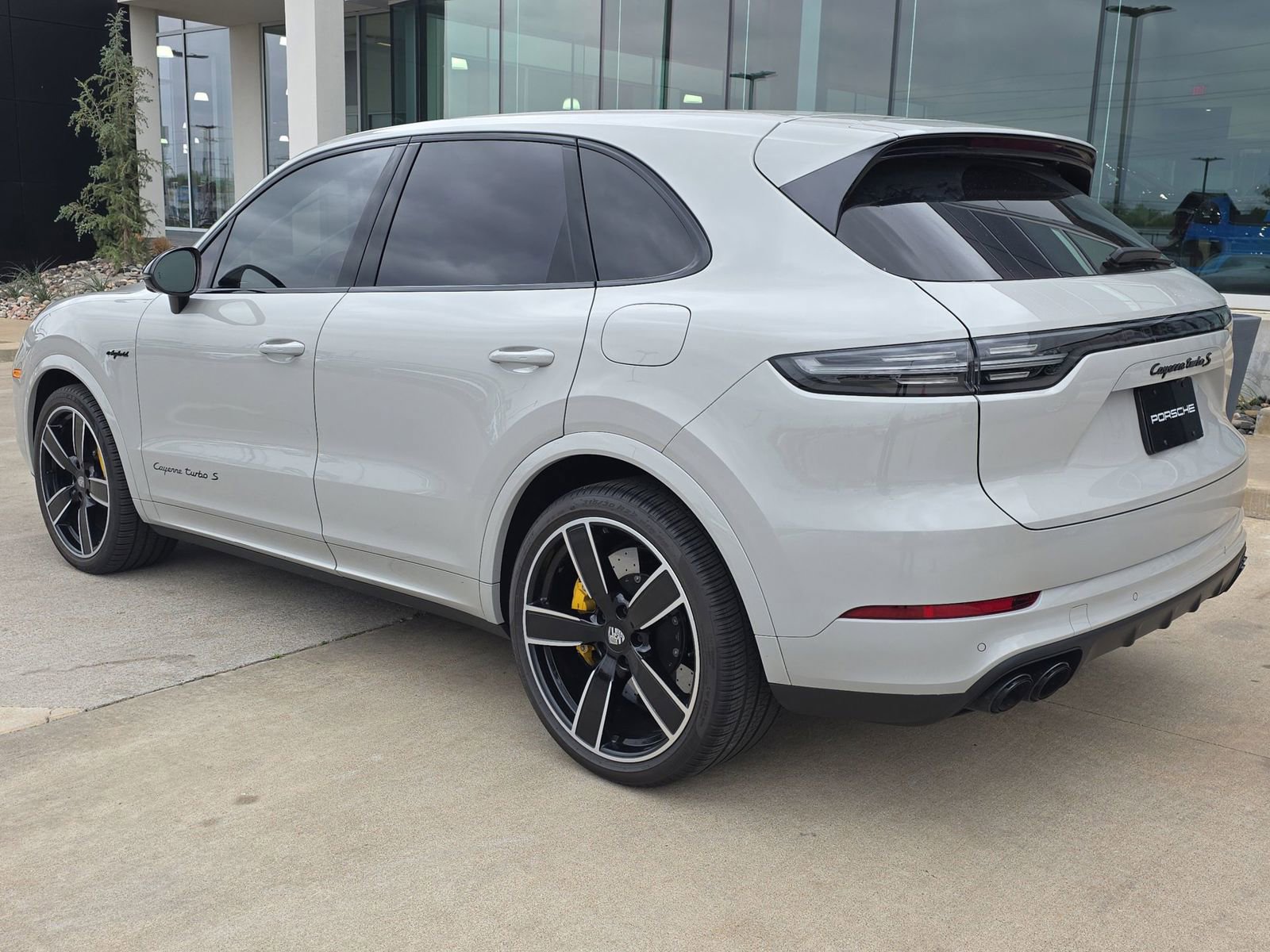 Used 2020 Porsche Cayenne Turbo S image 3