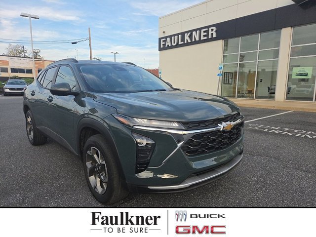 Used 2026 Chevrolet Trax LT FWD image 1
