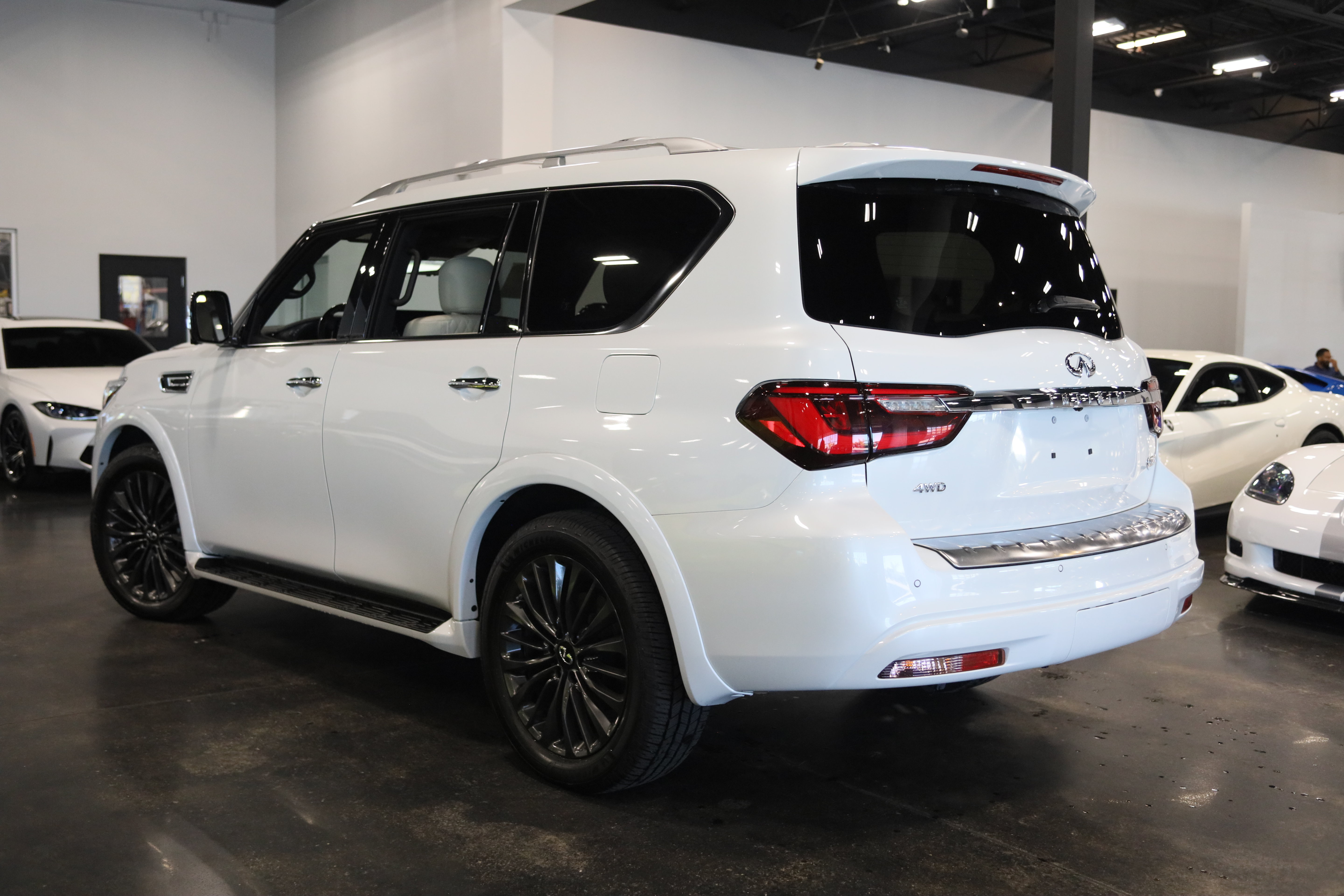 Used 2024 INFINITI QX80 Sensory w/ Cargo Package AWD/4WD image 4