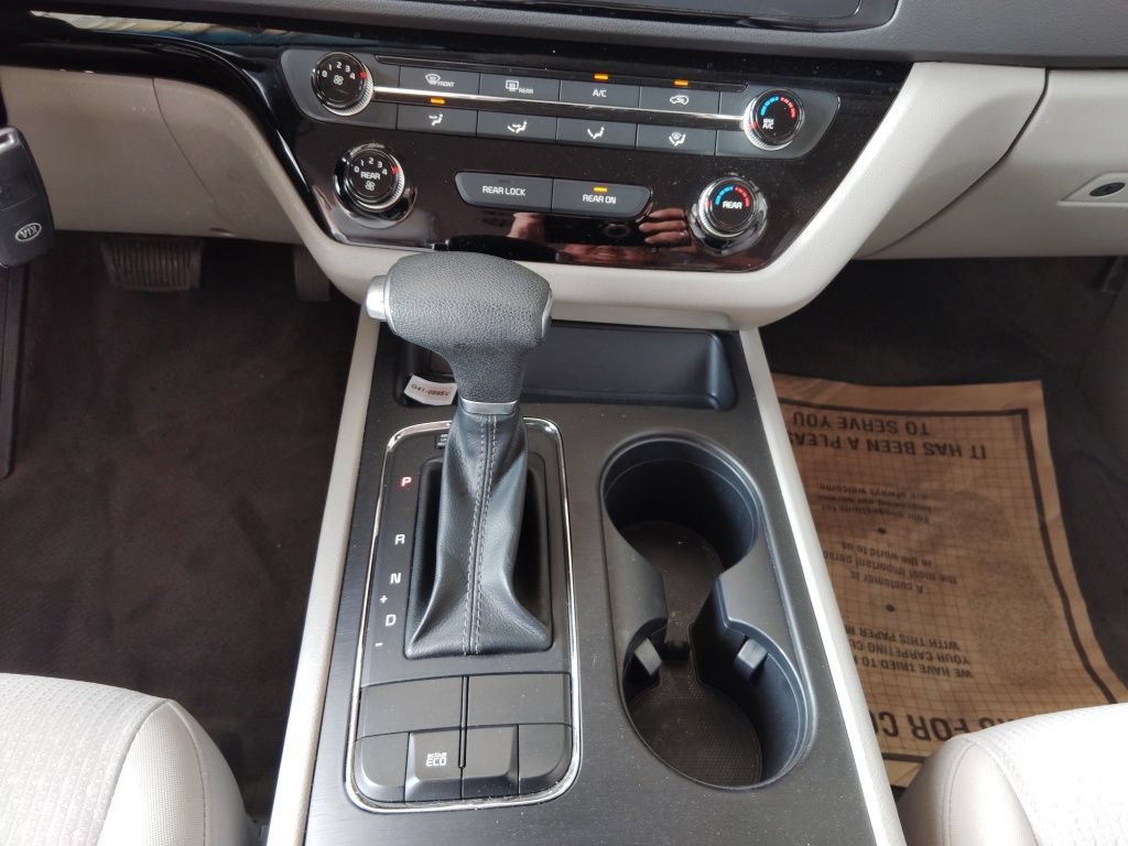 Used 2018 Kia Sedona L FWD image 25
