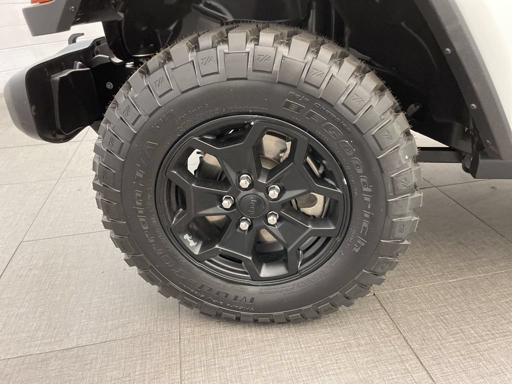 Certified 2021 Jeep Gladiator Sport AWD/4WD image 11