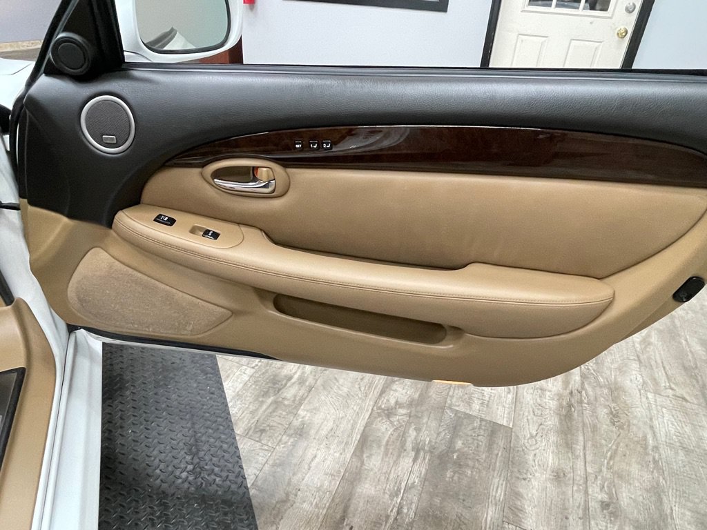 Used 2010 Lexus SC 430 Convertible RWD image 37