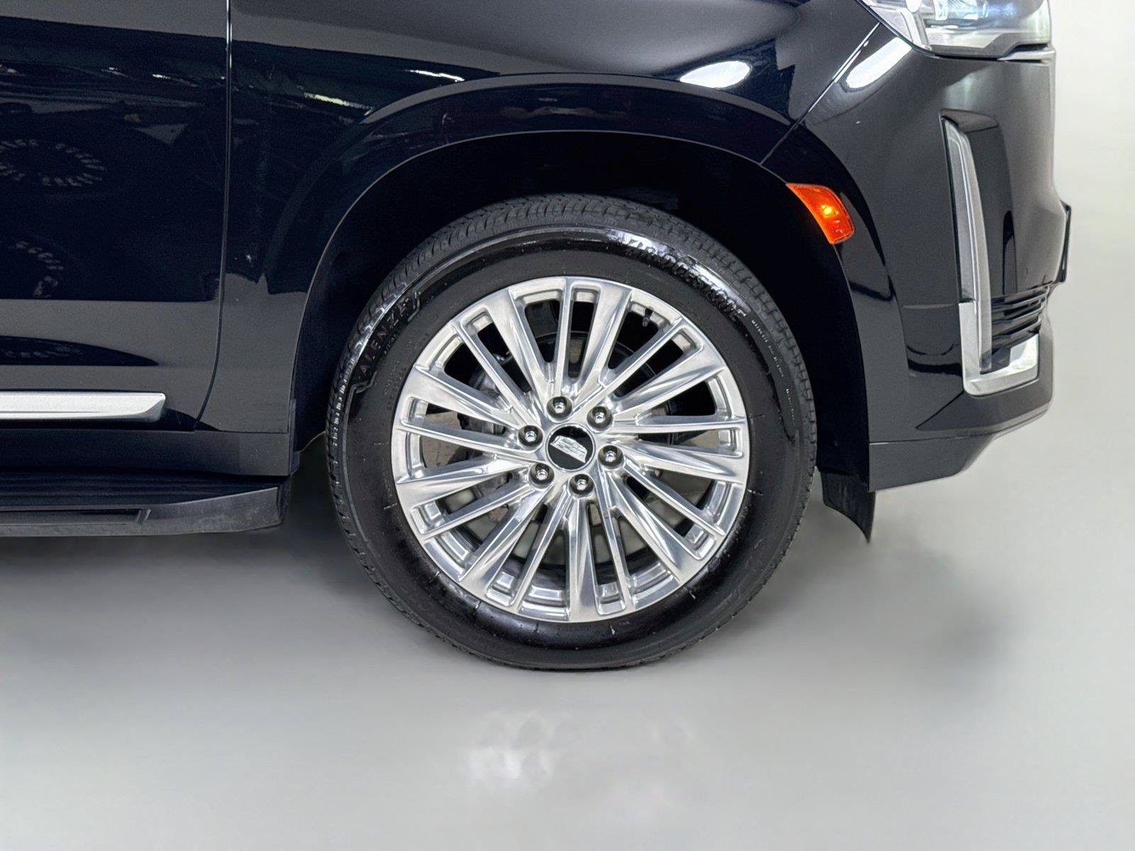 Used 2022 Cadillac Escalade Luxury AWD/4WD image 35