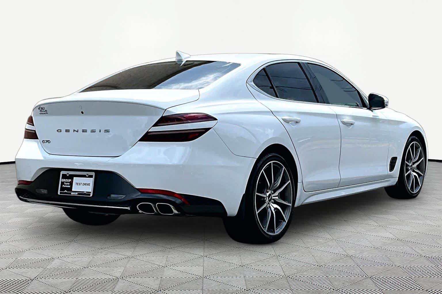 Used 2023 Genesis G70 2.0T RWD image 13