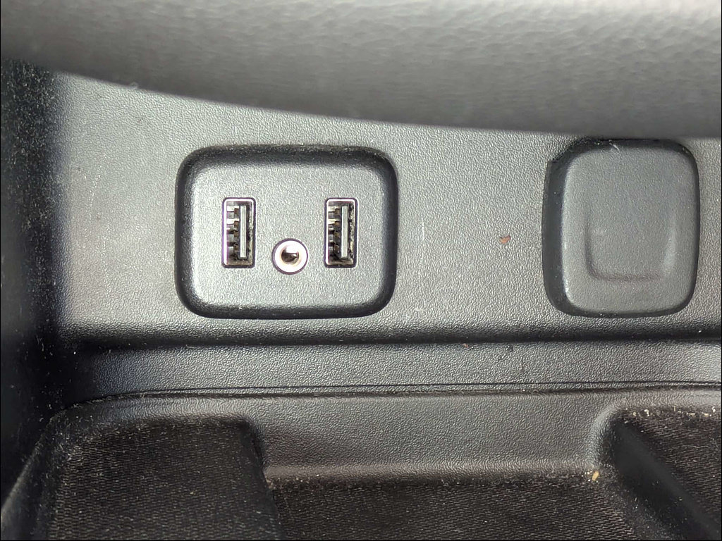 Used 2018 Chevrolet Equinox Premier FWD image 28