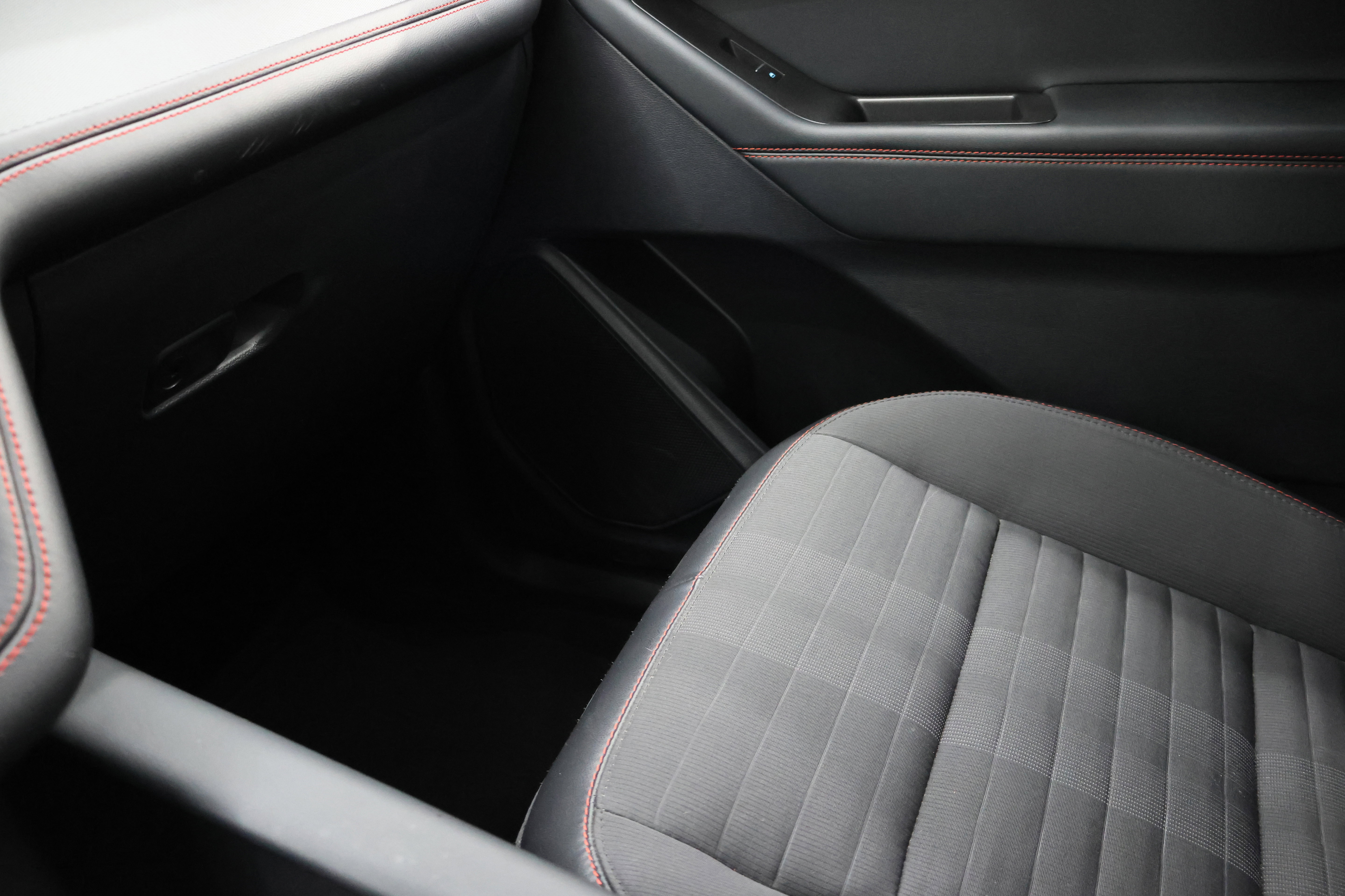 Used 2025 Ford Explorer ST-Line image 14