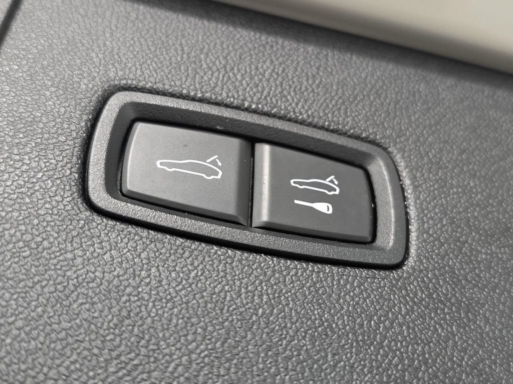 Certified 2020 Porsche Cayenne AWD/4WD image 32