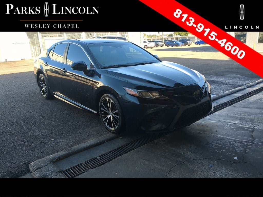 Used 2019 Toyota Camry SE FWD image 2