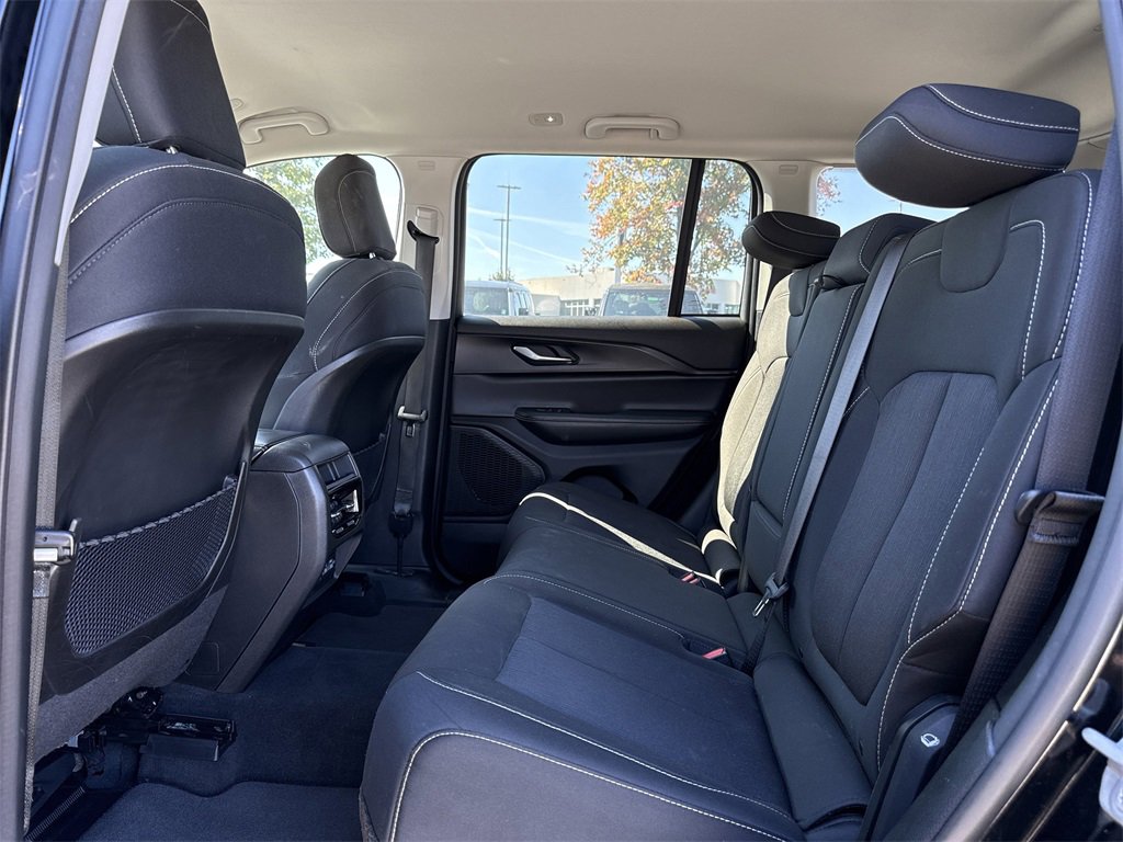 Used 2023 Jeep Grand Cherokee Laredo w/ Luxury Tech Group I image 11