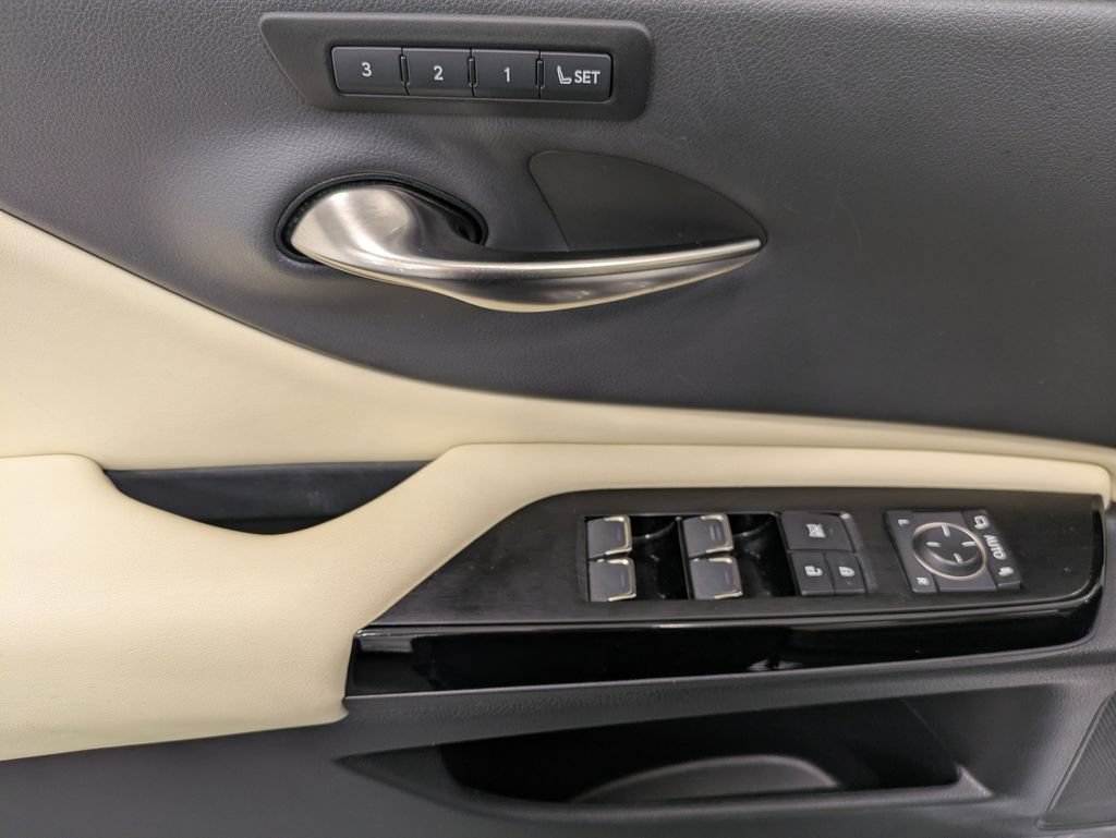 Used 2022 Lexus ES 300h w/ Premium Package FWD image 10