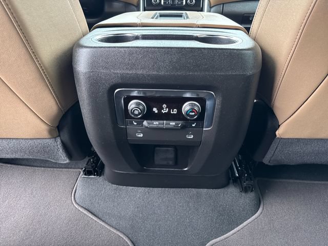 Used 2024 Chevrolet Tahoe Premier w/ Premium Package AWD/4WD image 31