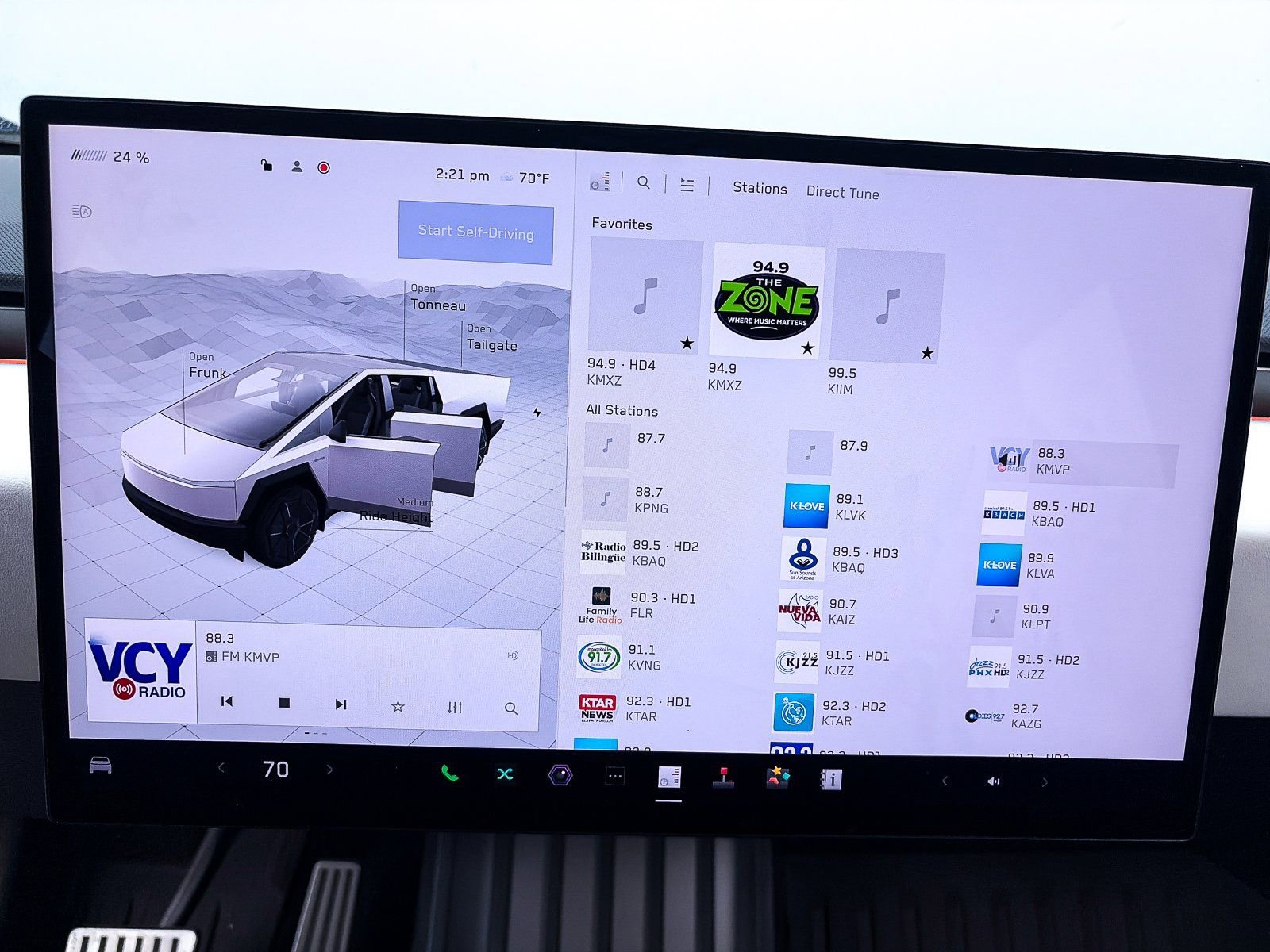 Used 2024 Tesla Cybertruck AWD Crew Cab image 21