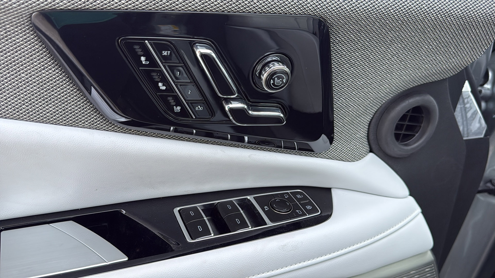 New 2026 Cadillac Optiq Luxury 2 image 10