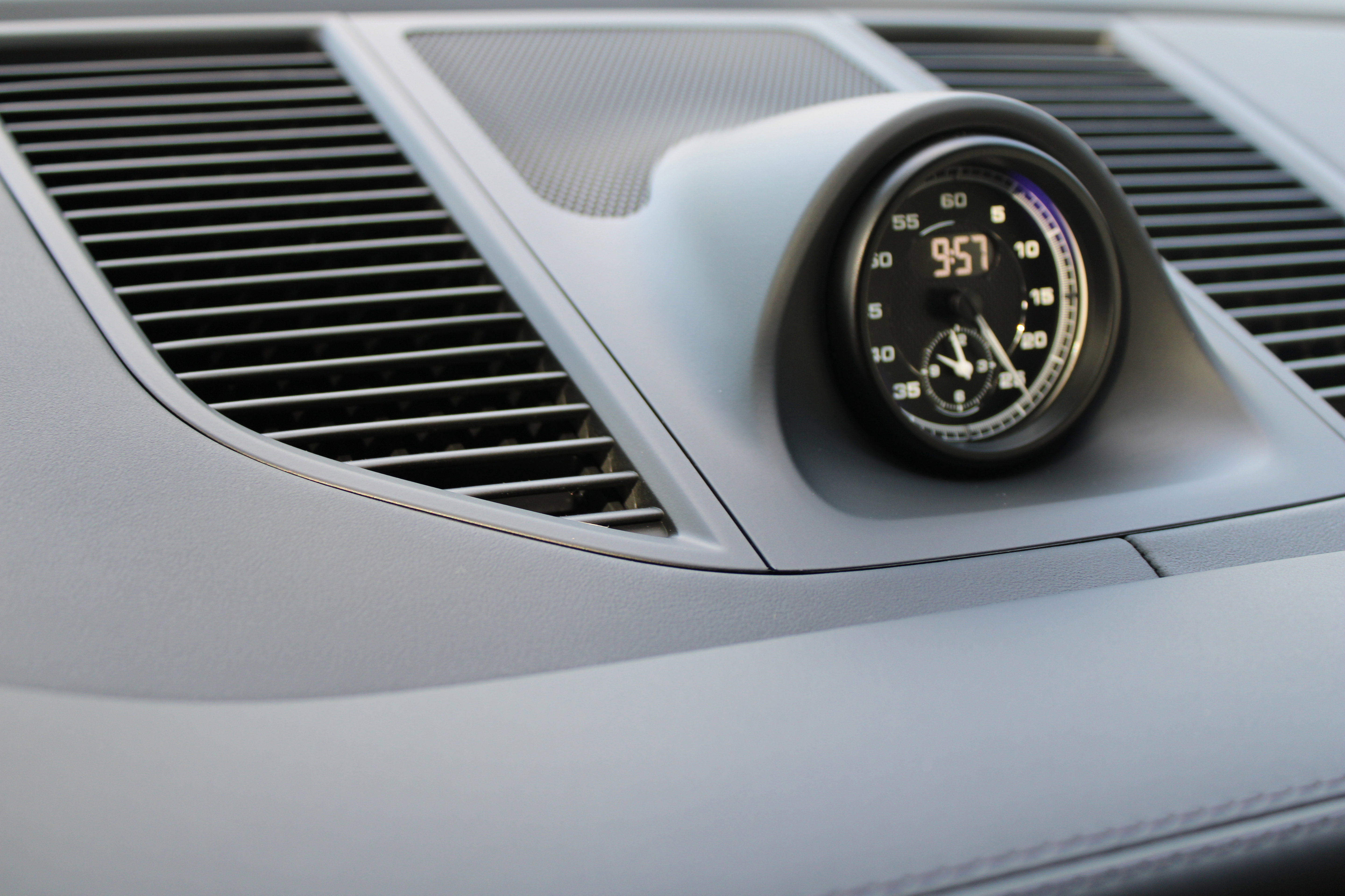 Certified 2025 Porsche Macan Turbo image 22