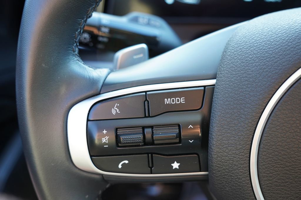 Certified 2025 Kia Sportage EX AWD/4WD image 32