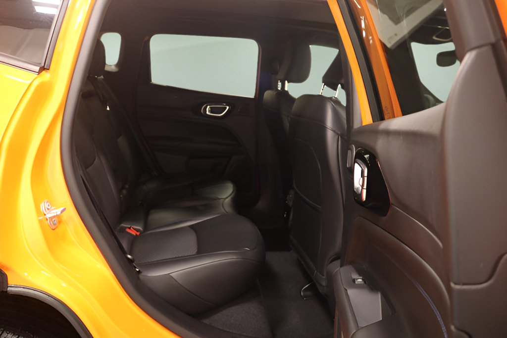 New 2026 Jeep Compass Latitude w/ Sun and Sound Group AWD/4WD image 16