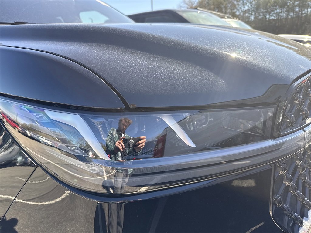 Used 2025 Lincoln Navigator L Reserve w/ Jet Appearance Package image 3