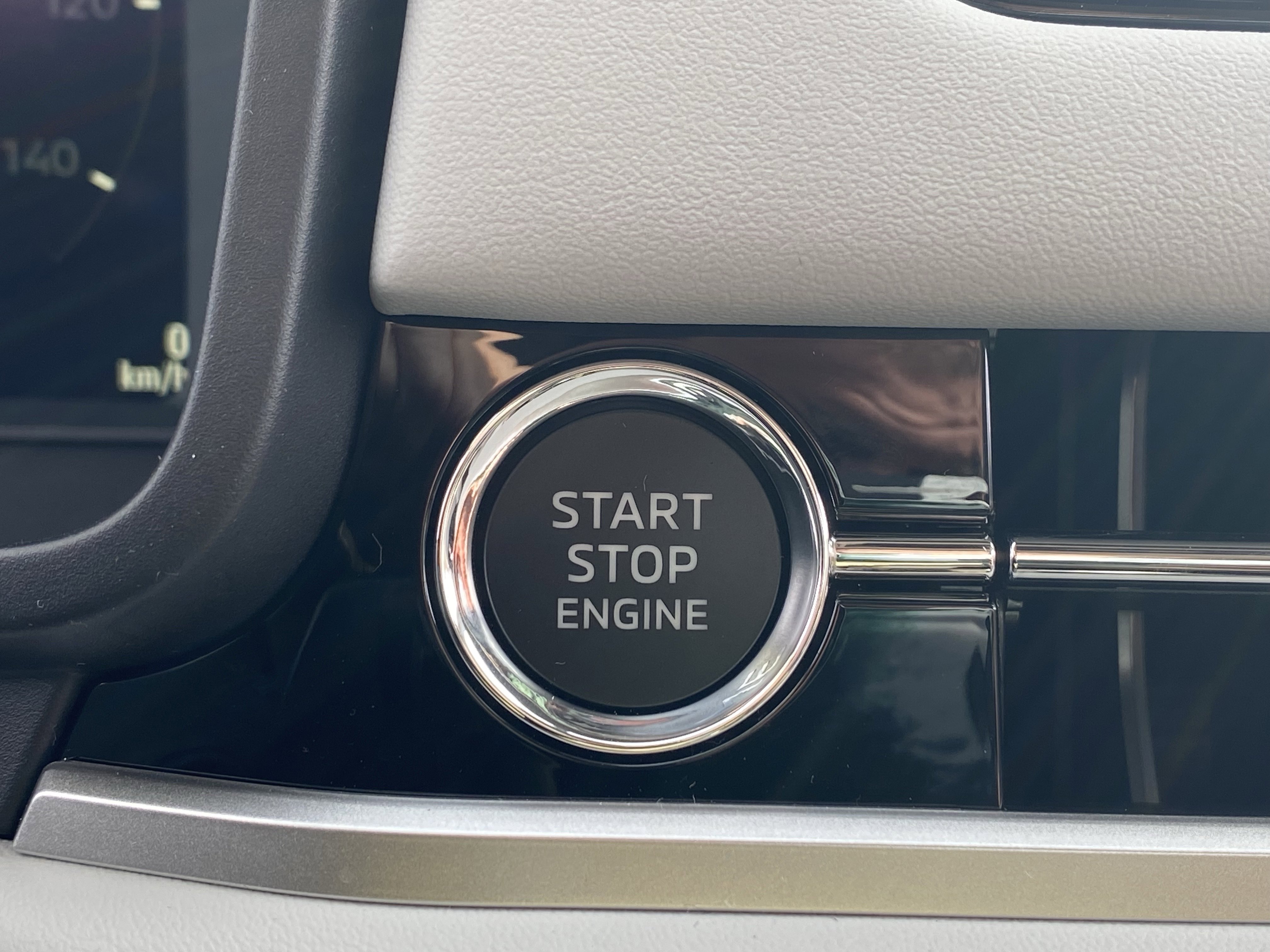 New 2026 Mitsubishi Outlander SEL image 10