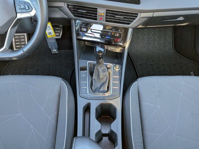 Certified 2025 Volkswagen Jetta Sport FWD image 18