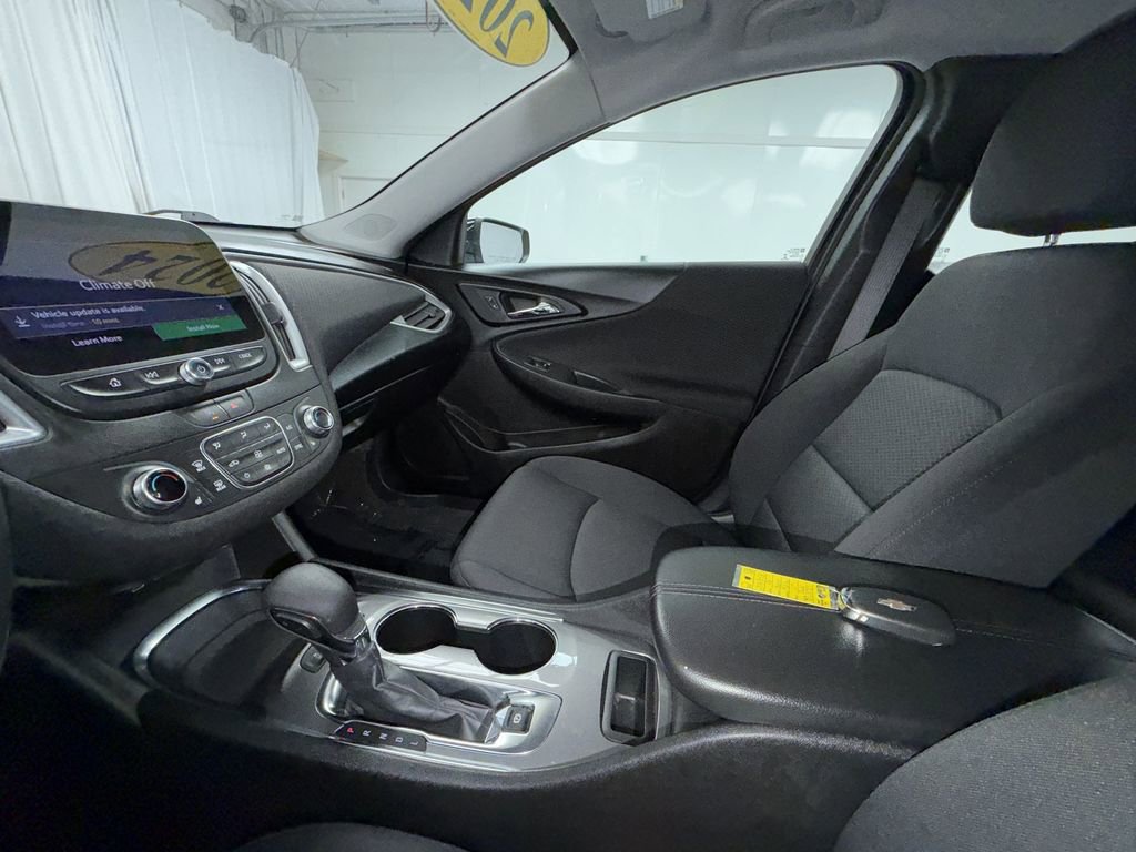 Used 2024 Chevrolet Malibu LT FWD image 5