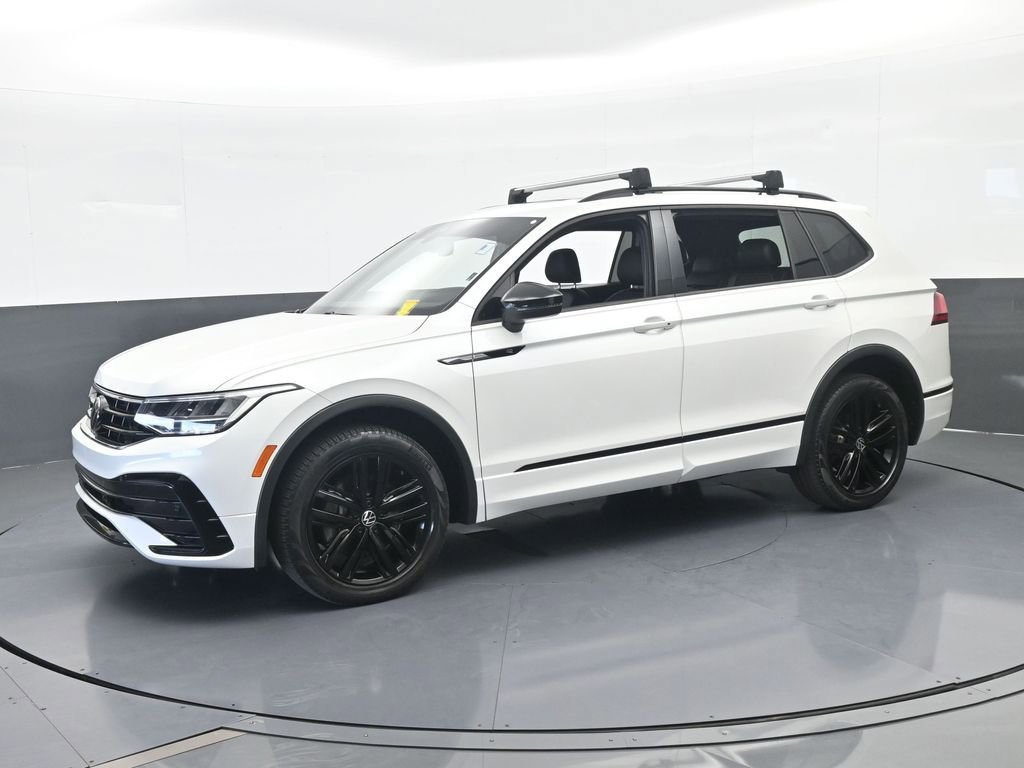Used 2022 Volkswagen Tiguan SE R-Line image 2