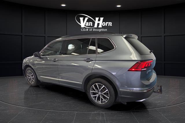 Used 2020 Volkswagen Tiguan SE w/ Panoramic Sunroof Package image 3