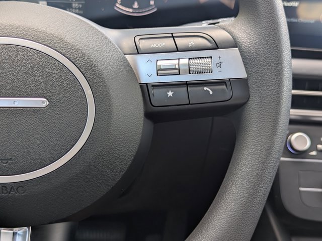 Used 2025 Hyundai Tucson SE image 22