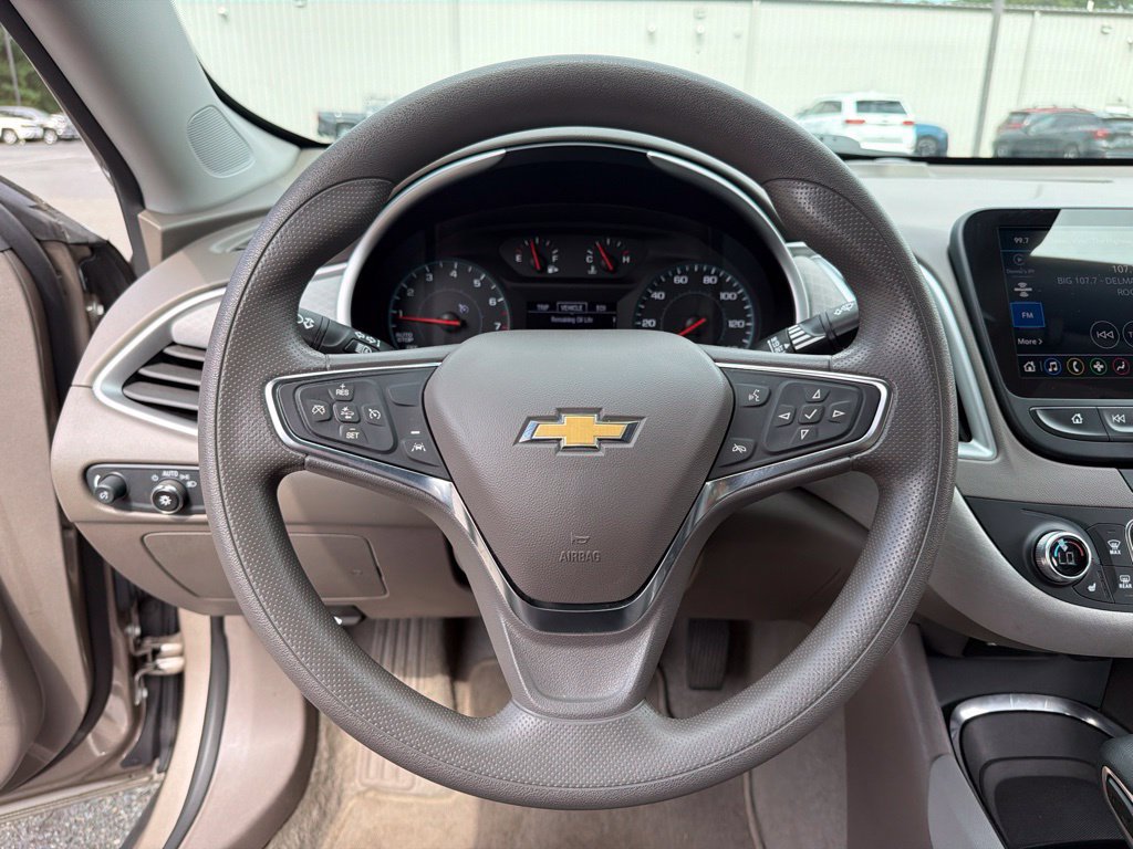 Used 2025 Chevrolet Malibu LT FWD image 17