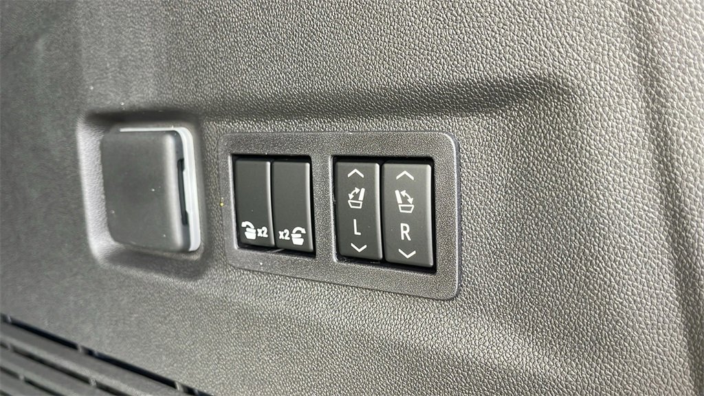 New 2026 GMC Yukon XL Elevation image 24