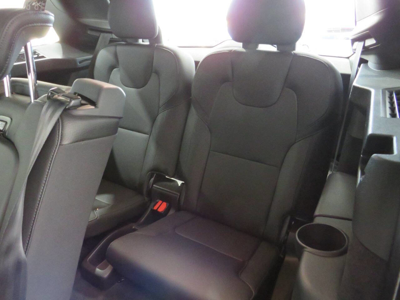 Used 2019 Volvo XC90 T6 Momentum w/ Protection Package Premier image 14