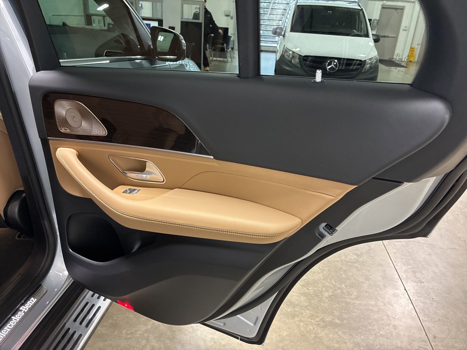 Used 2025 Mercedes-Benz GLE 450e 4MATIC image 23