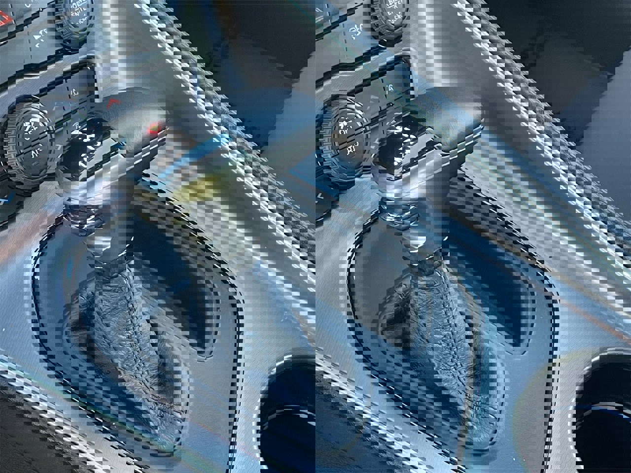 Used 2019 Dodge Challenger SXT image 27