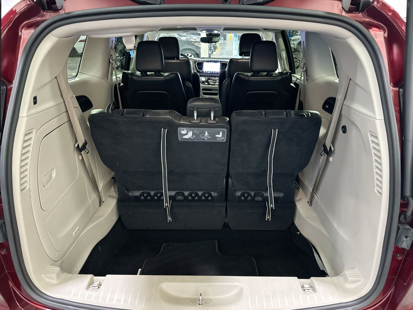 Used 2021 Chrysler Pacifica Touring-L image 36