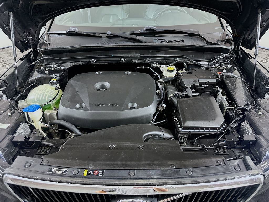 Used 2019 Volvo XC40 T5 Momentum image 31
