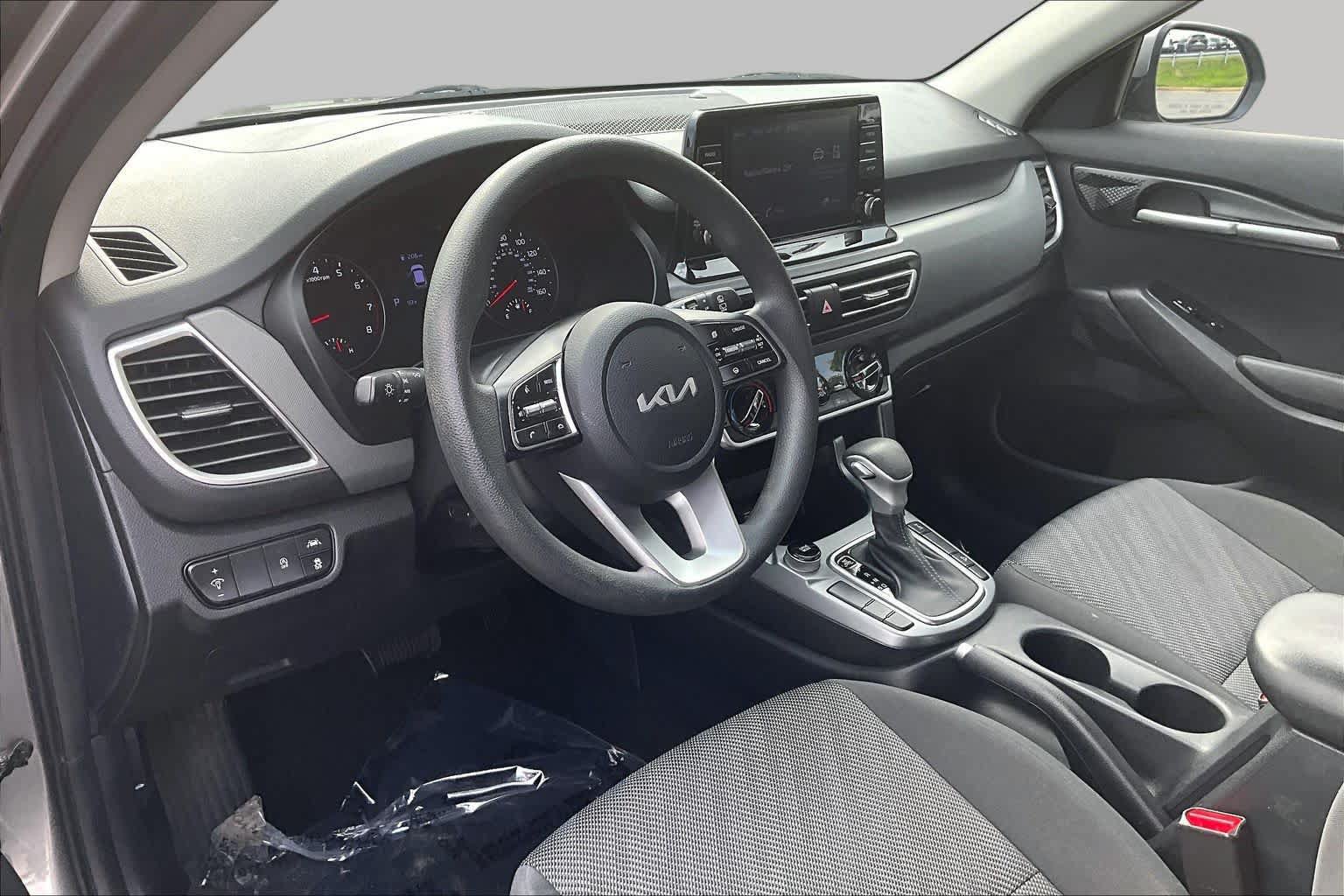 Used 2023 Kia Seltos LX AWD/4WD image 17