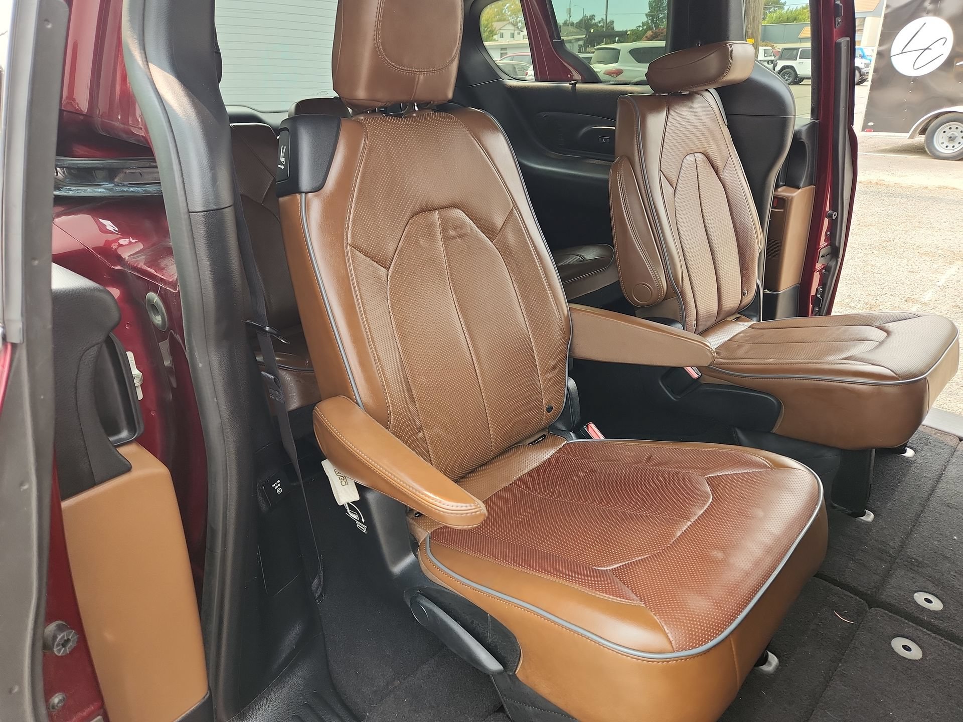 Certified 2017 Chrysler Pacifica Limited FWD image 29