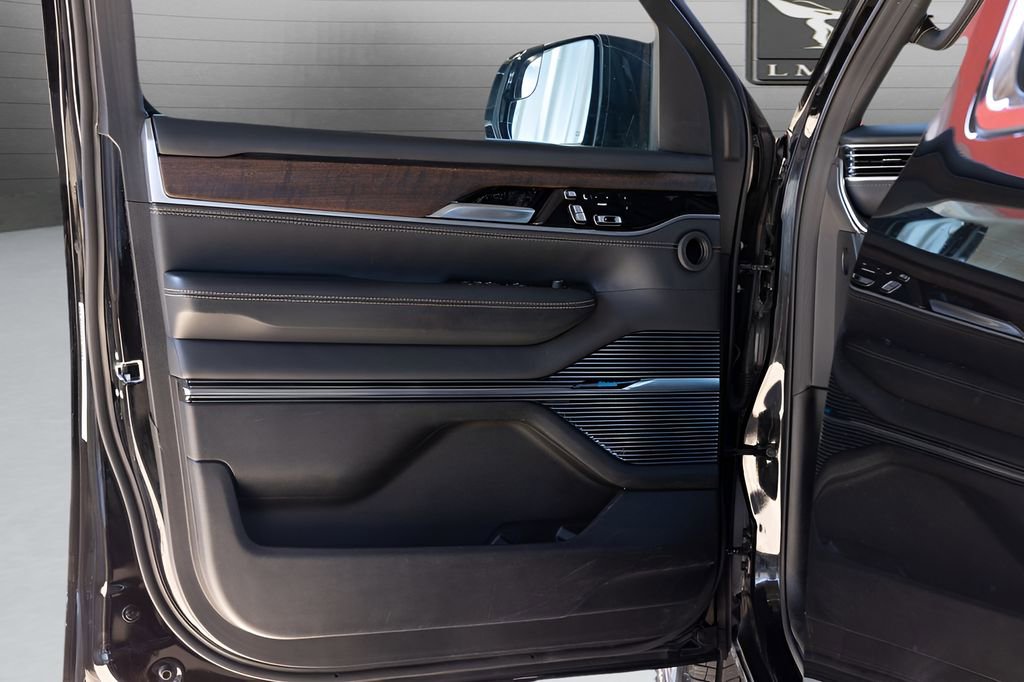 Used 2024 Jeep Grand Wagoneer L 4WD image 39