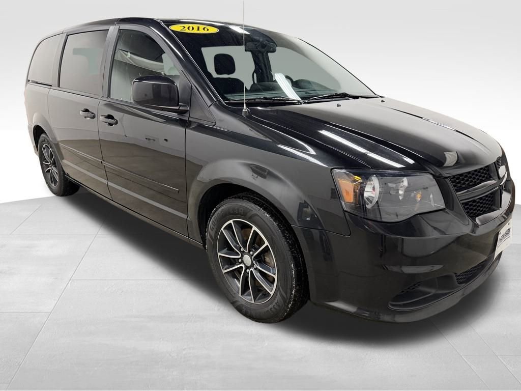 Used 2016 Dodge Grand Caravan SE image 2