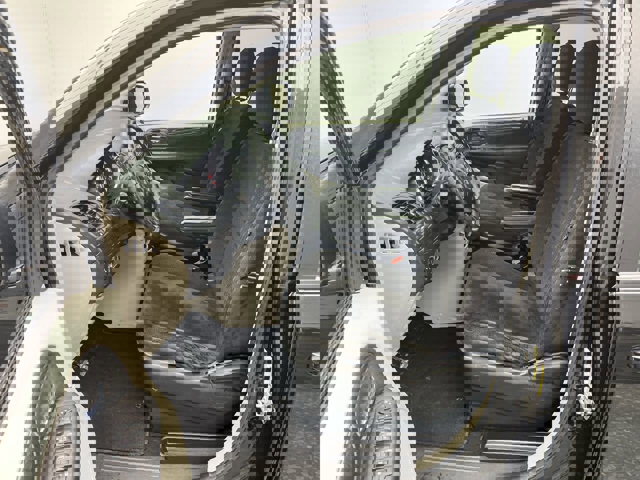 Used 2018 Dodge Grand Caravan SE image 3