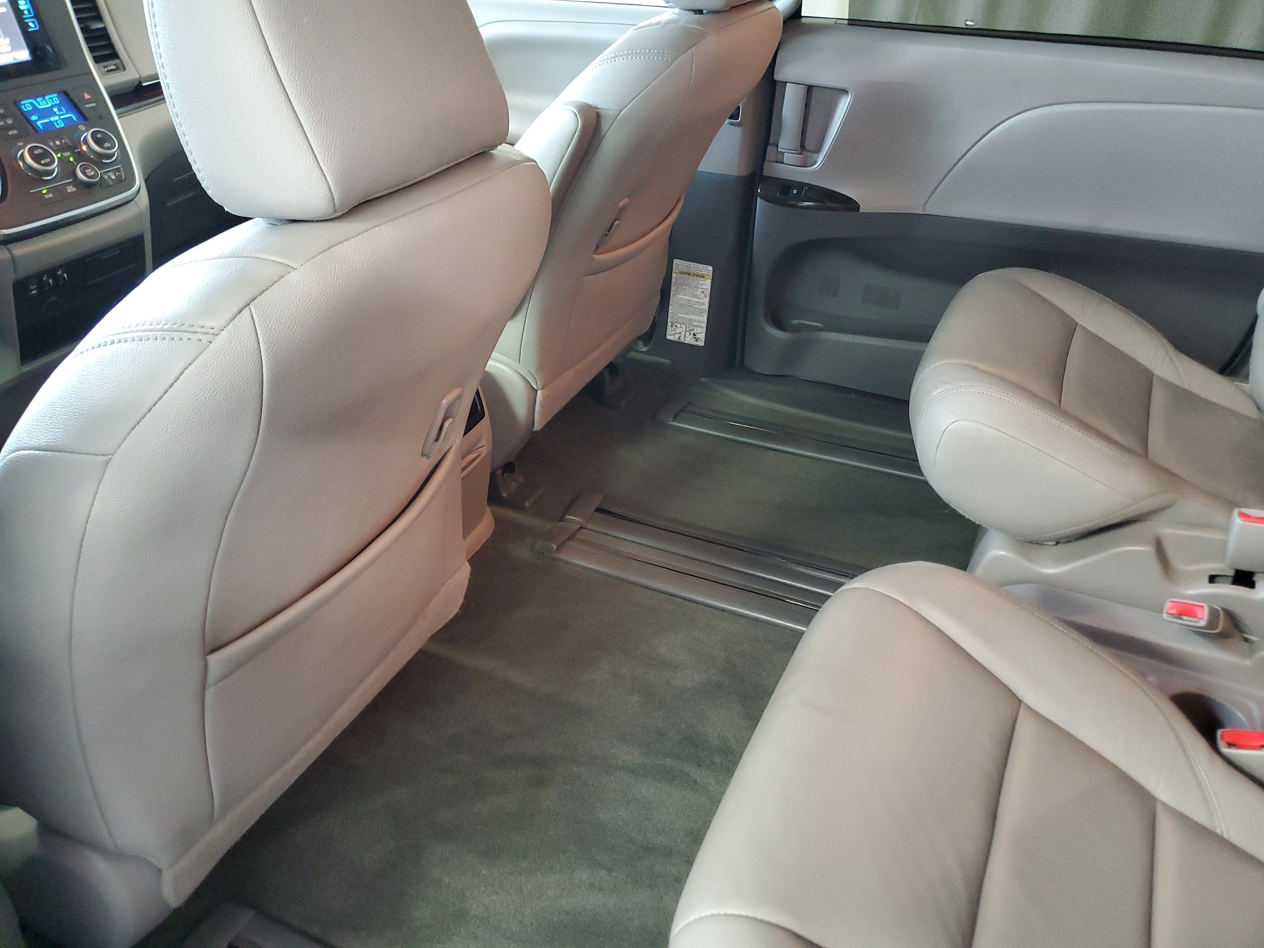 Used 2015 Toyota Sienna XLE FWD image 13