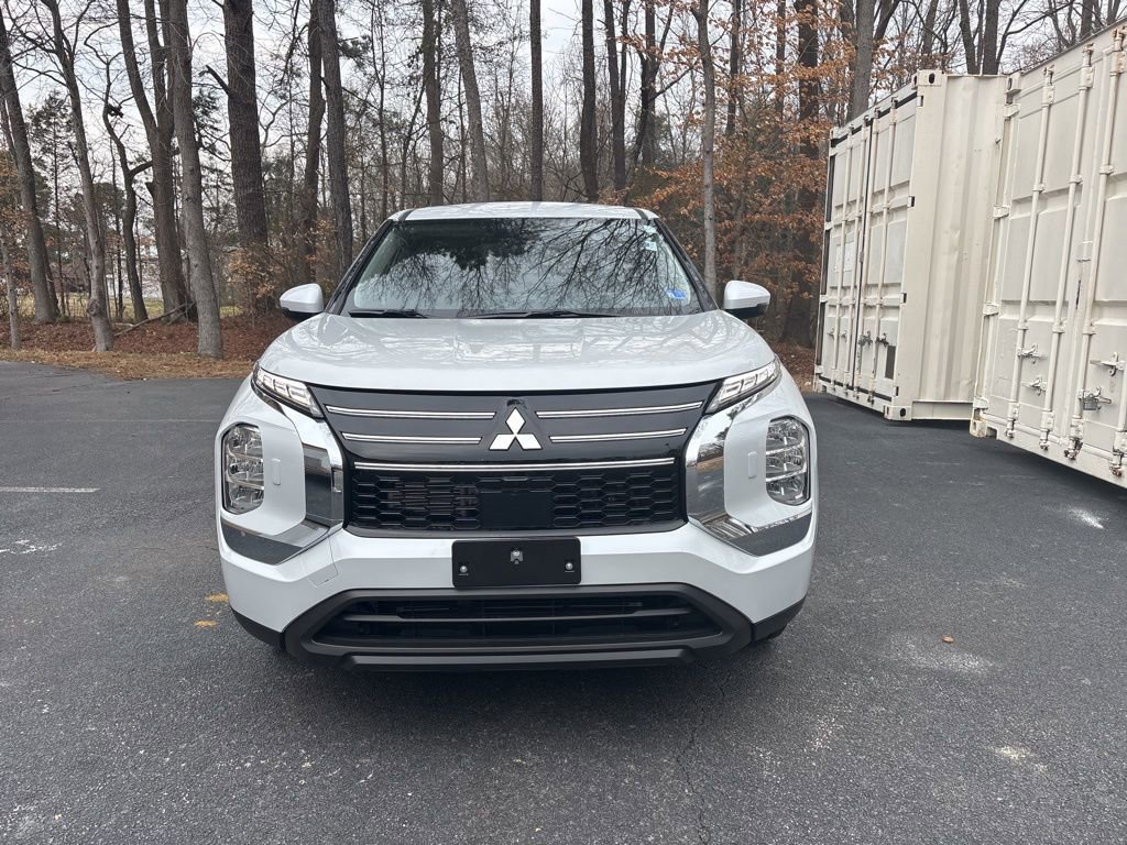 New 2026 Mitsubishi Outlander ES AWD/4WD image 3