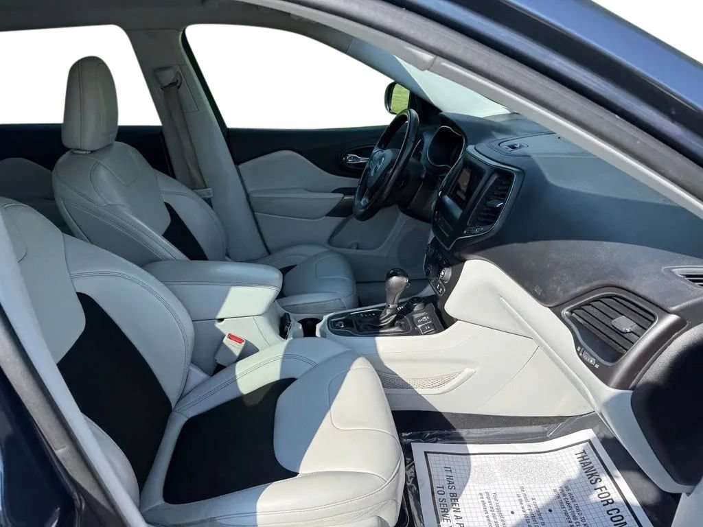 Used 2020 Jeep Cherokee Latitude Plus AWD/4WD image 14
