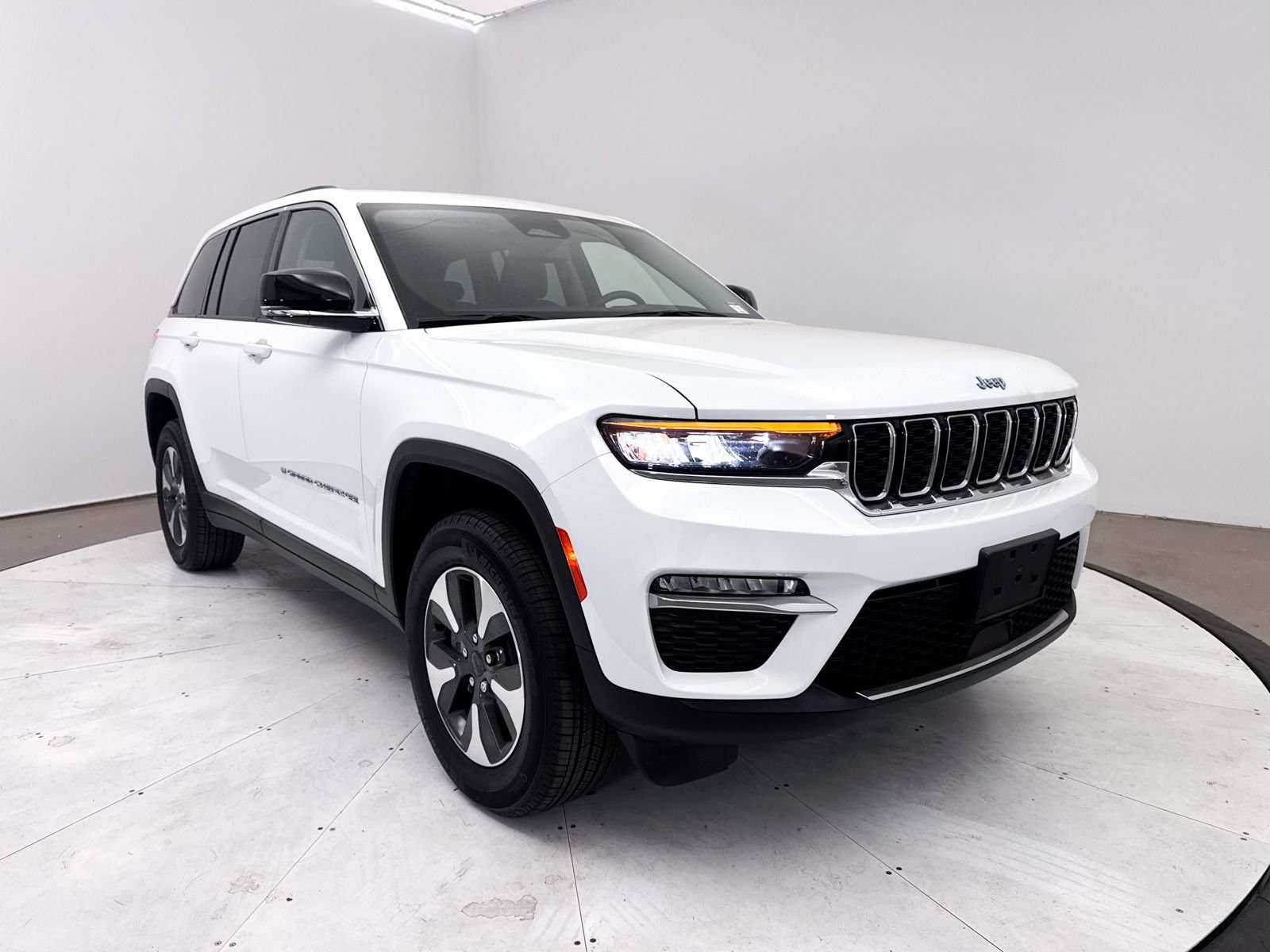 Used 2023 Jeep Grand Cherokee 4WD 4xe image 15